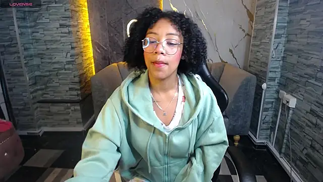 Snapshot of Violeth_b chatting on 9, 10, 2025 Violeth b online show from 9, 10, 2025