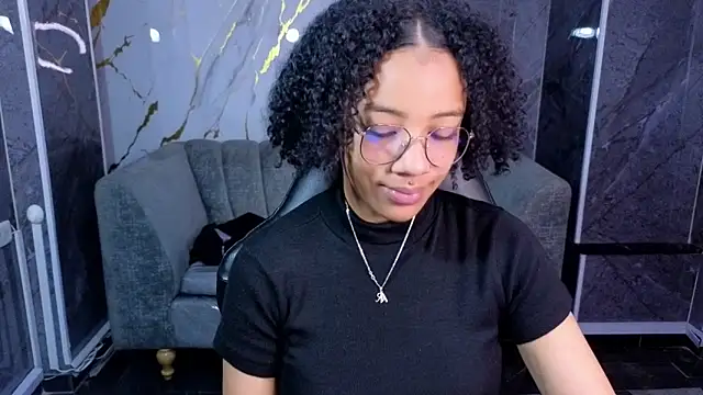 Snapshot of Violeth_b chatting on 30, 10, 2025 Violeth b online show from 30, 10, 2025