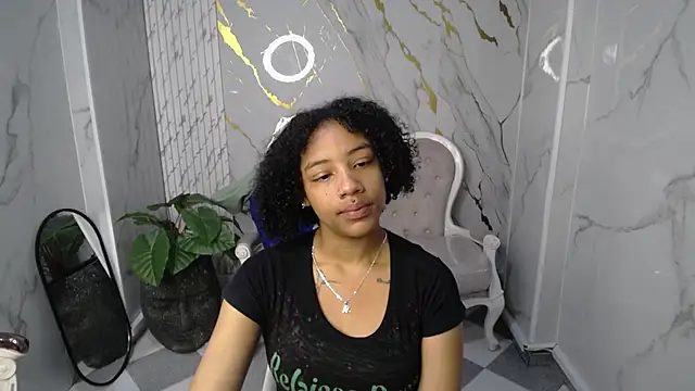 Snapshot of Violeth_b chatting on 24, 10, 2025 Violeth b online show from 24, 10, 2025