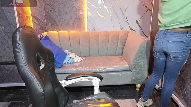 Snapshot of Violeth_b chatting on 22, 10, 2025 Violeth b online show from 22, 10, 2025