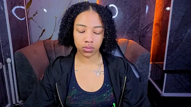 Snapshot of Violeth_b chatting on 18, 11, 2025 Violeth b online show from 18, 11, 2025