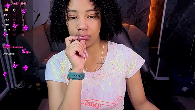 Snapshot of Violeth_b chatting on 27, 11, 2025 Violeth b online show from 27, 11, 2025