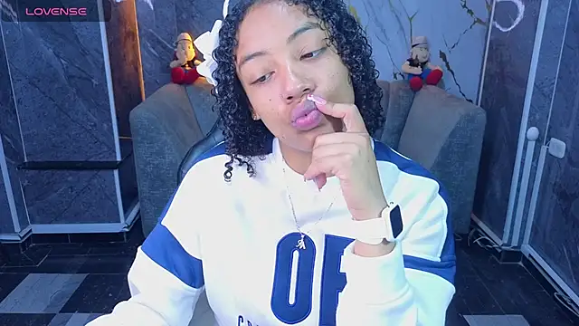Snapshot of Violeth_b chatting on 25, 6, 2026 Violeth b online show from 25, 6, 2026