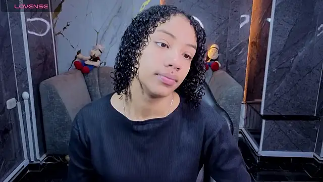 Snapshot of Violeth_b chatting on 5, 5, 2026 Violeth b online show from 5, 5, 2026