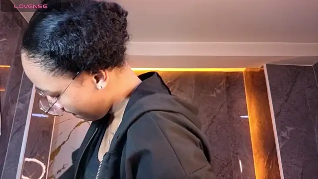 Snapshot of Violeth_b chatting on 31, 10, 2025 Violeth b online show from 31, 10, 2025