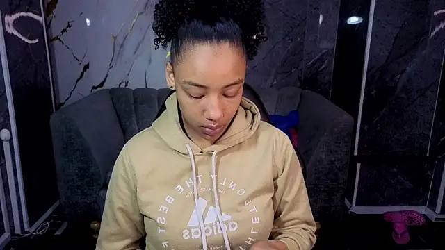 Snapshot of Violeth_b chatting on 29, 11, 2025 Violeth b online show from 29, 11, 2025