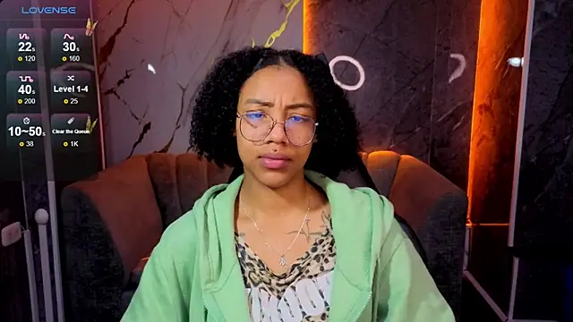 Snapshot of Violeth_b chatting on 19, 11, 2025 Violeth b online show from 19, 11, 2025