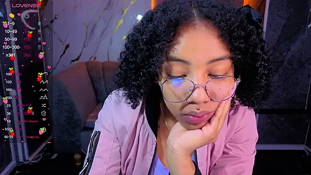 Snapshot of Violeth_b chatting on 21, 11, 2025 Violeth b online show from 21, 11, 2025