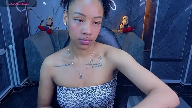 Snapshot of Violeth_b chatting on 4, 6, 2026 Violeth b online show from 4, 6, 2026
