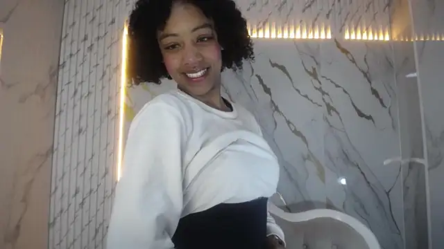 Snapshot of Violeth_b chatting on 7, 10, 2025 Violeth b online show from 7, 10, 2025