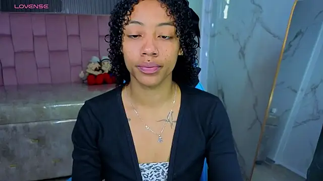 Snapshot of Violeth_b chatting on 13, 6, 2026 Violeth b online show from 13, 6, 2026