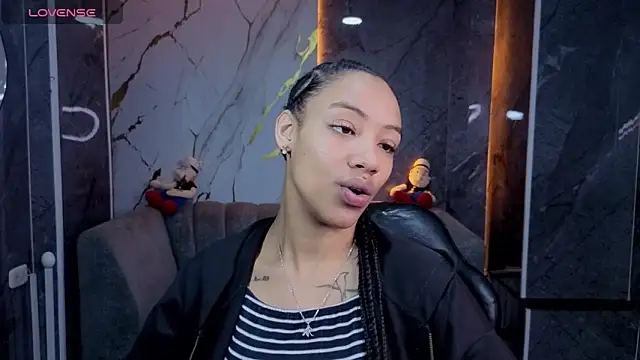 Snapshot of Violeth_b chatting on 4, 5, 2026 Violeth b online show from 4, 5, 2026