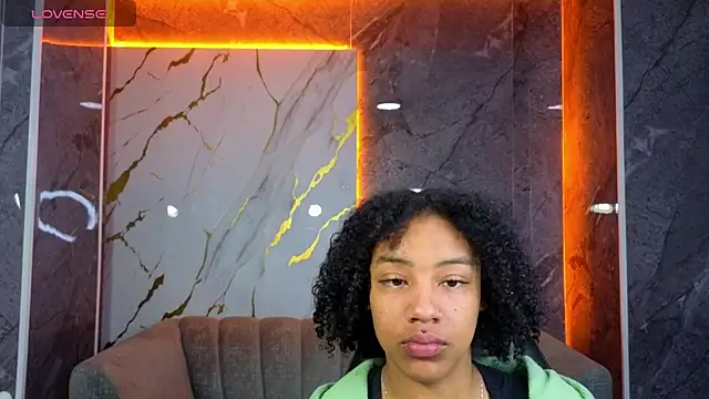 Snapshot of Violeth_b chatting on 7, 11, 2025 Violeth b online show from 7, 11, 2025