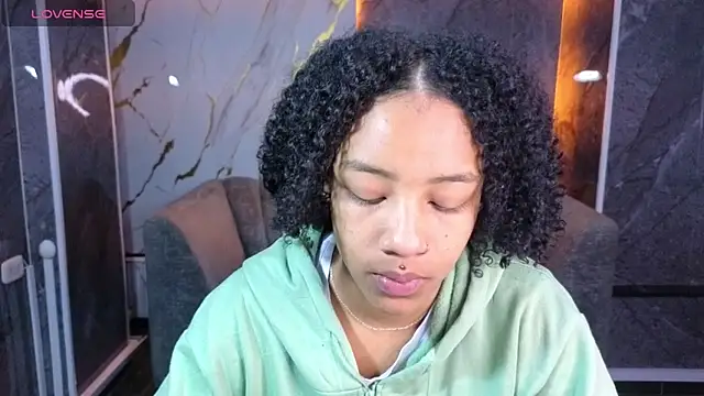 Snapshot of Violeth_b chatting on 29, 10, 2025 Violeth b online show from 29, 10, 2025