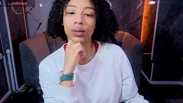 Snapshot of Violeth_b chatting on 28, 11, 2025 Violeth b online show from 28, 11, 2025