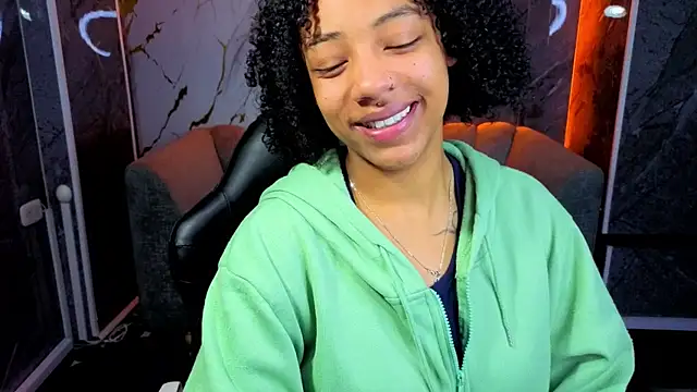 Snapshot of Violeth_b chatting on 3, 12, 2025 Violeth b online show from 3, 12, 2025