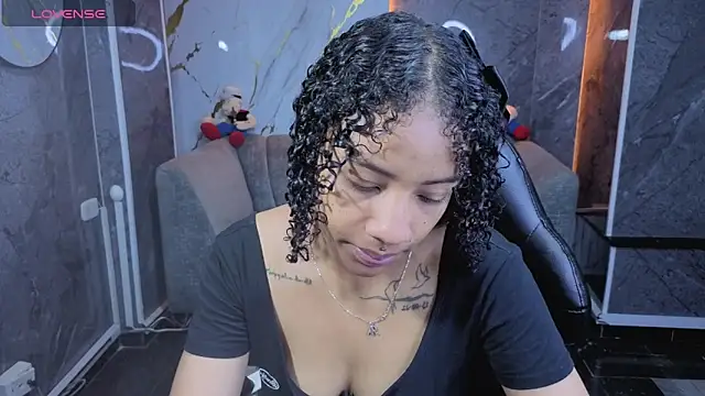 Snapshot of Violeth_b chatting on 27, 4, 2026 Violeth b online show from 27, 4, 2026