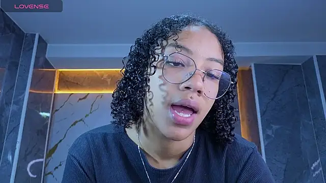 Snapshot of Violeth_b chatting on 16, 5, 2026 Violeth b online show from 16, 5, 2026