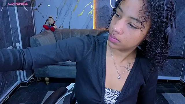Snapshot of Violeth_b chatting on 30, 5, 2026 Violeth b online show from 30, 5, 2026