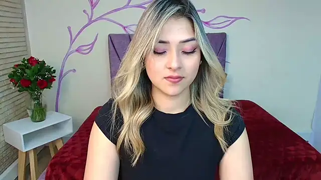 Snapshot of DahliaMoore chatting on 18, 2, 2025 DahliaMoore online show from 18, 2, 2025