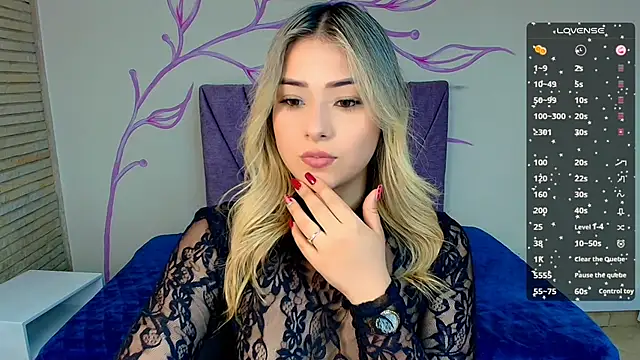 Snapshot of DahliaMoore chatting on 25, 1, 2025 DahliaMoore online show from 25, 1, 2025