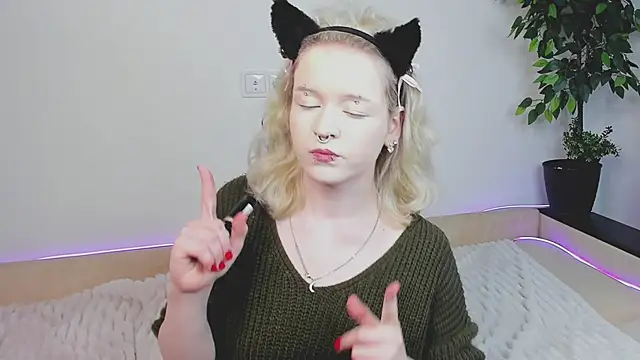 Snapshot of EdythElswick chatting on 4, 4, 2026 EdythElswick online show from 4, 4, 2026
