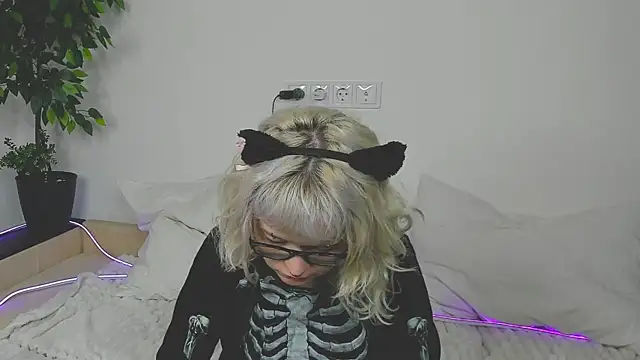Snapshot of EdythElswick chatting on 7, 4, 2026 EdythElswick online show from 7, 4, 2026