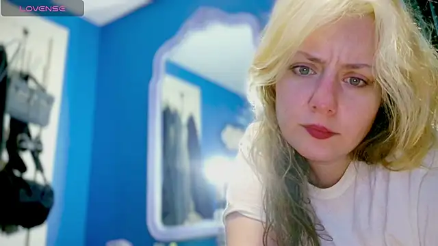 SkarlettRose96 online show from 18, 11, 2025