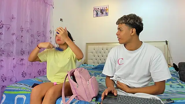 dafnezahiraa  online show from 1, 3, 2025