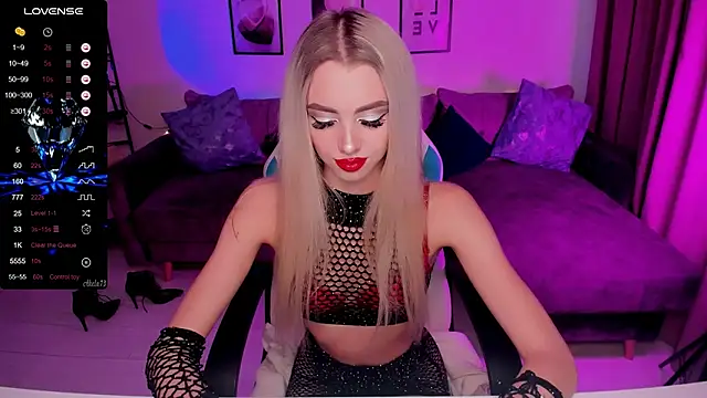 Snapshot of Emilia_Klar chatting on 13, 10, 2025 Emilia Klar online show from 13, 10, 2025