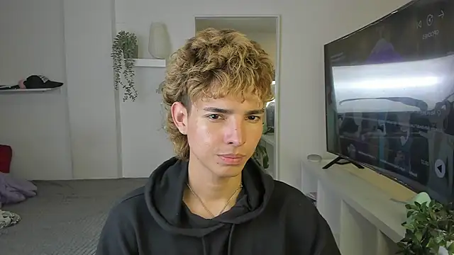 santy-kitty online show from 6, 11, 2025