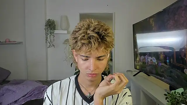 santy-kitty online show from 8, 11, 2025