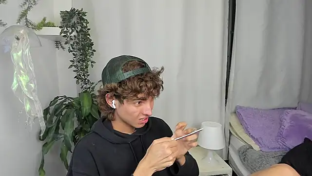 santy-kitty online show from 18, 12, 2025