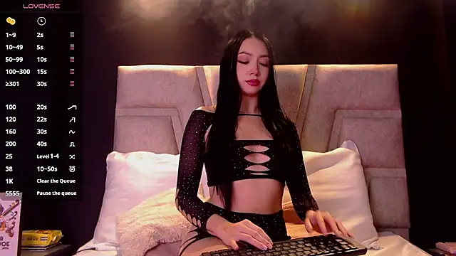 DanielaMarnt online show from 27, 2, 2025