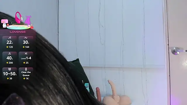 Isaa Queen online show from 20, 10, 2025