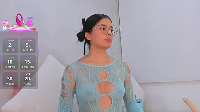 Isaa Queen online show from 21, 12, 2025