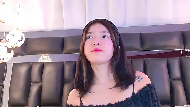 Snapshot of AlliciaKim chatting on 18, 2, 2025 AlliciaKim online show from 18, 2, 2025