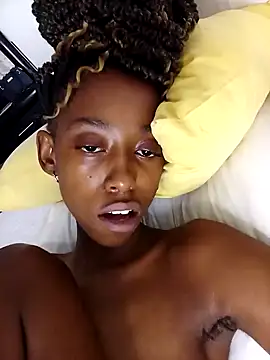 Snapshot of 02Boitybaby chatting on 13, 12, 2024 02Boitybaby online show from 13, 12, 2024