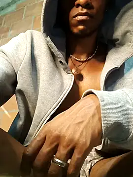 MAXIMO JHONS online show from 3, 12, 2025