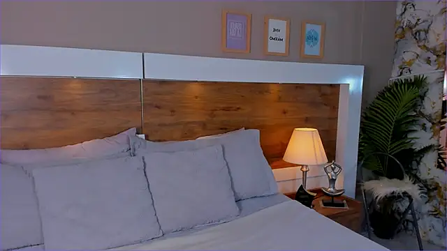 EmaBakker online show from 7, 11, 2025