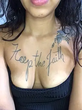 Lauana28 online show from 3, 2, 2025