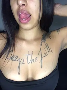 Lauana28 online show from 7, 2, 2025