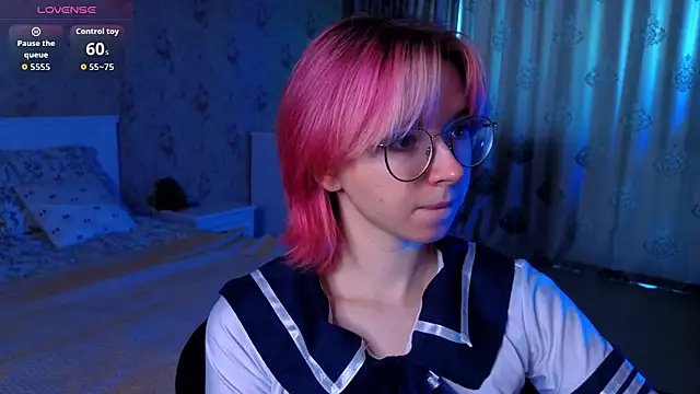 Nora Failure online show from 17, 10, 2025