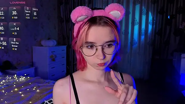 Nora Failure online show from 12, 10, 2025