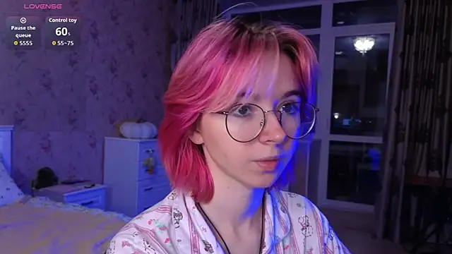 Nora Failure online show from 8, 10, 2025