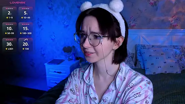 Nora Failure online show from 4, 12, 2025