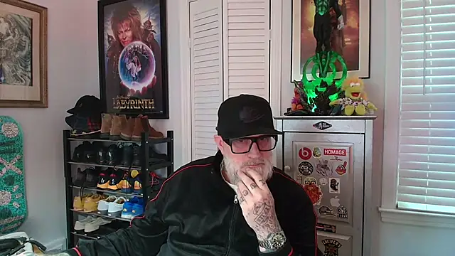 Snapshot of fillingyourthroat2 chatting on 9, 10, 2025 fillingyourthroat2 online show from 9, 10, 2025
