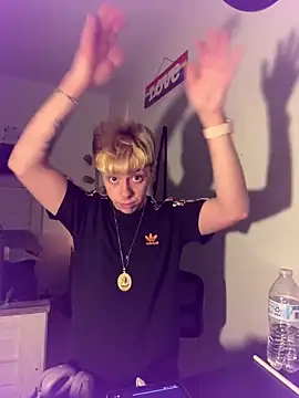 Snapshot of twentywithafelonyy chatting on 21, 1, 2025 twentywithafelonyy online show from 21, 1, 2025