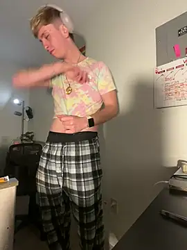 Snapshot of twentywithafelonyy chatting on 16, 2, 2025 twentywithafelonyy online show from 16, 2, 2025