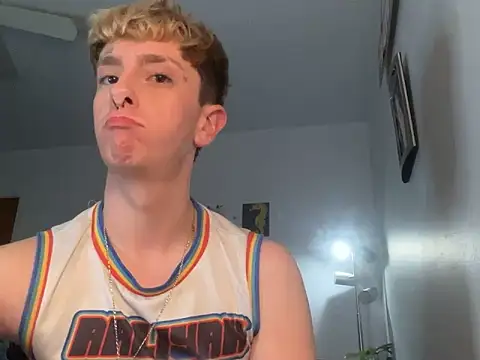 Snapshot of twentywithafelonyy chatting on 3, 3, 2025 twentywithafelonyy online show from 3, 3, 2025